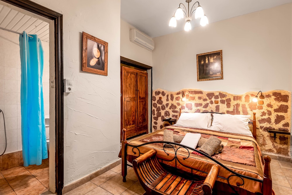 Basic Room, 1 Double Bed photo 2
