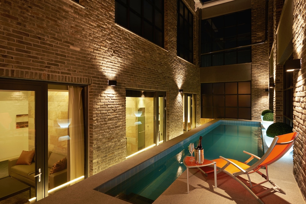 POOL SUITE photo 2