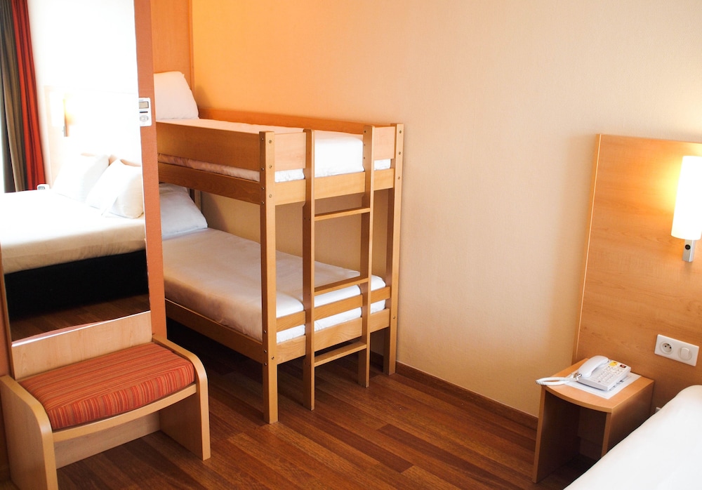 Twin Room, 2 Twin Beds - Photo 7