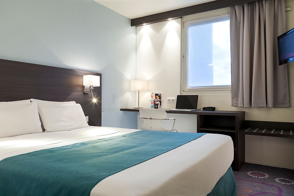 Standard Room, 1 Queen Bed - Photo 8