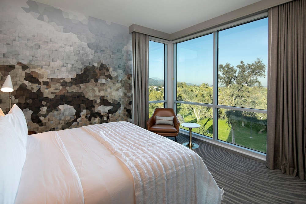 Suite, 1 Bedroom - Photo 2