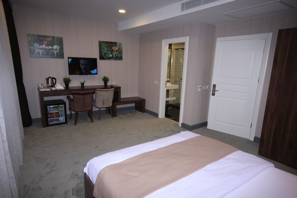 Deluxe Room, 1 Double Bed, Sea View photo 2