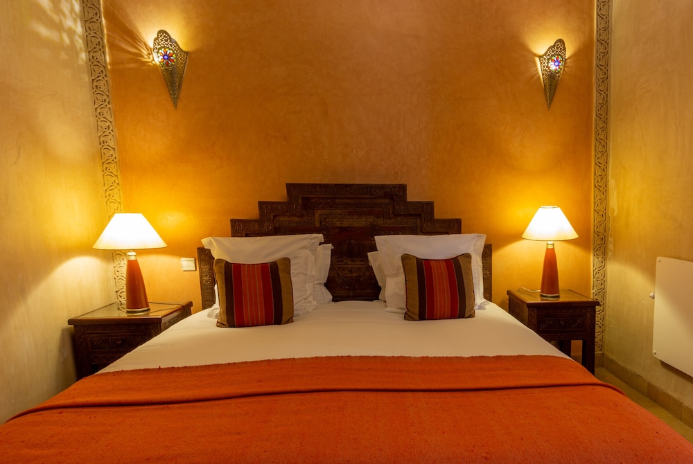 Executive Double Room, Ensuite, Pool View (Idris)
