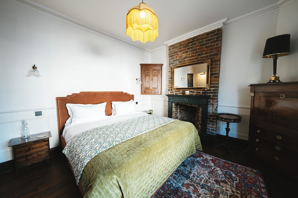 Superior Double Room, 1 King Bed, Non Smoking, Private Bathroom