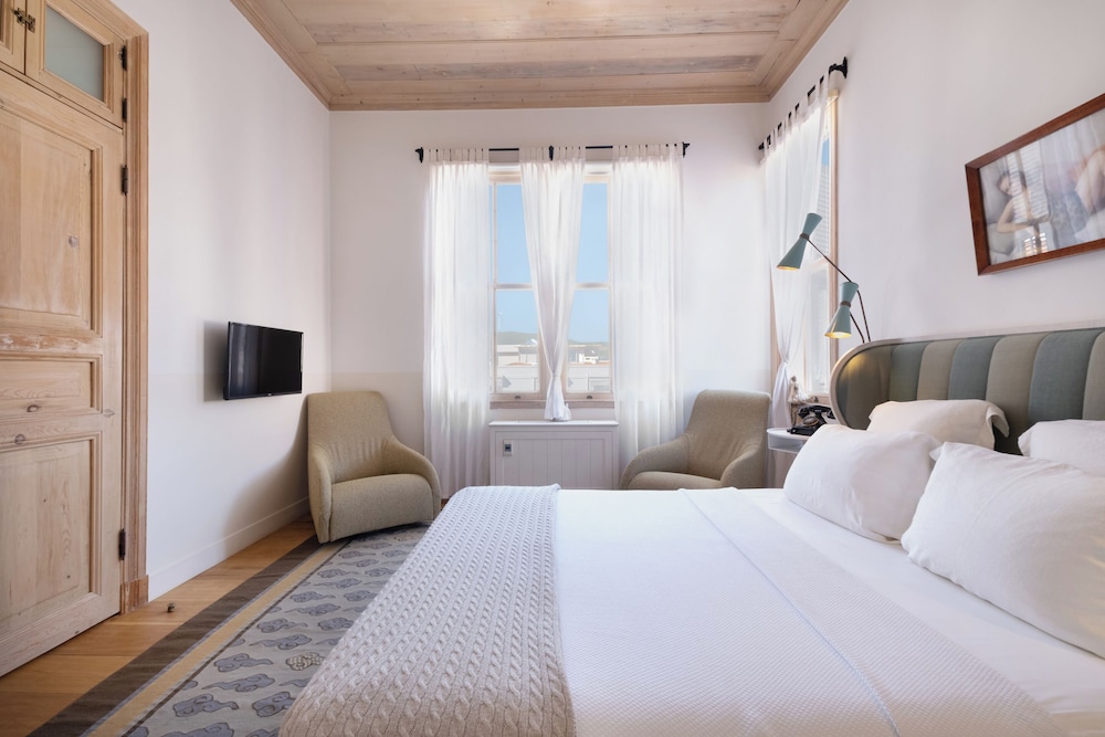 Junior Suite, 1 Bedroom - Photo 1