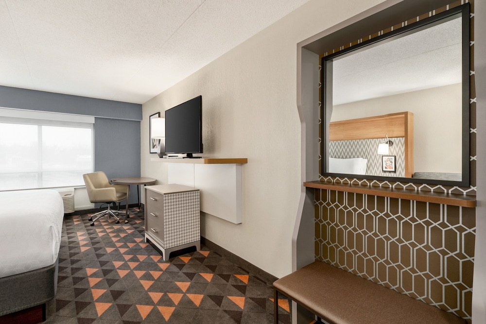 Standard Room, 1 King Bed (Walk-In Shower) - Photo 4