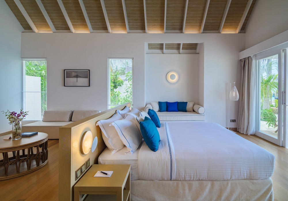 Deluxe Beach Villa with Pool