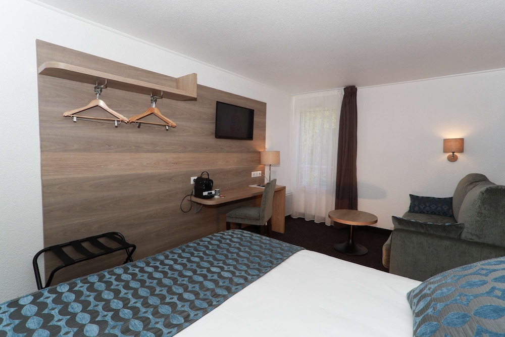 Comfort Room, 1 Queen Bed, Non Smoking, Bathtub (with Single Sofabed) - Photo 12