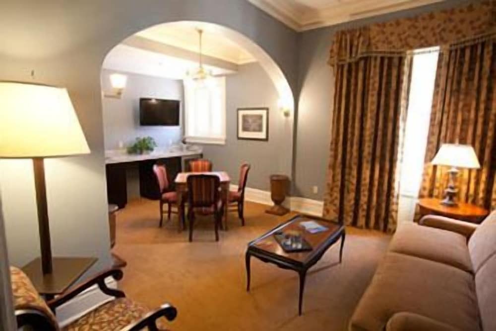 McCook Suite, 1 King Bed w/ 2 Sofabeds (McCook Mansion) photo 2