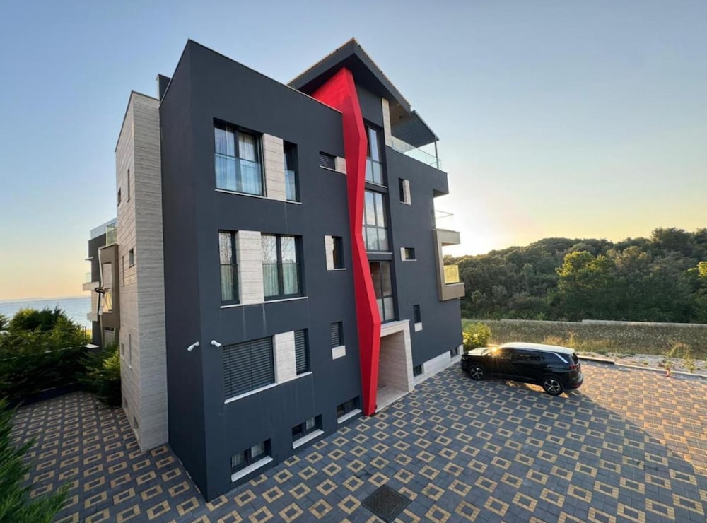 Apartment (Two-Bedroom Apartment with private po)