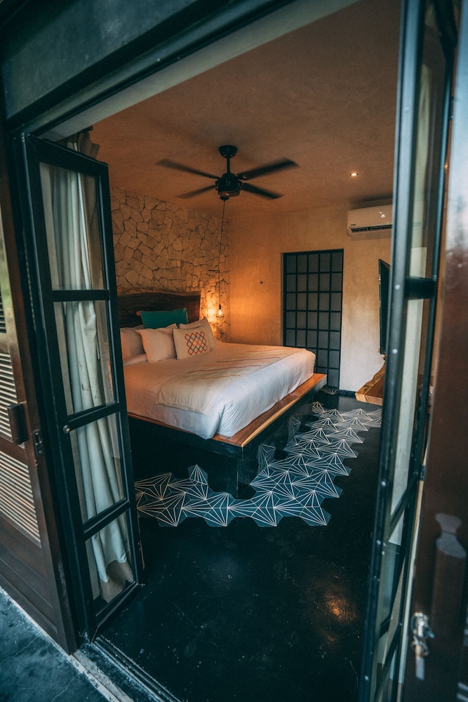 Superior Studio, 1 King Bed