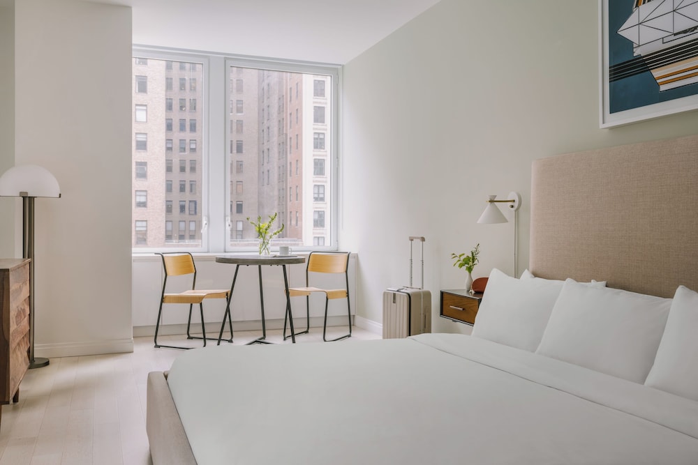 Superior Studio, 1 King Bed photo 1