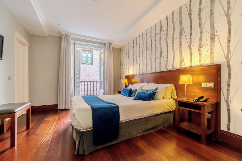 Double or Twin Room - Photo 3