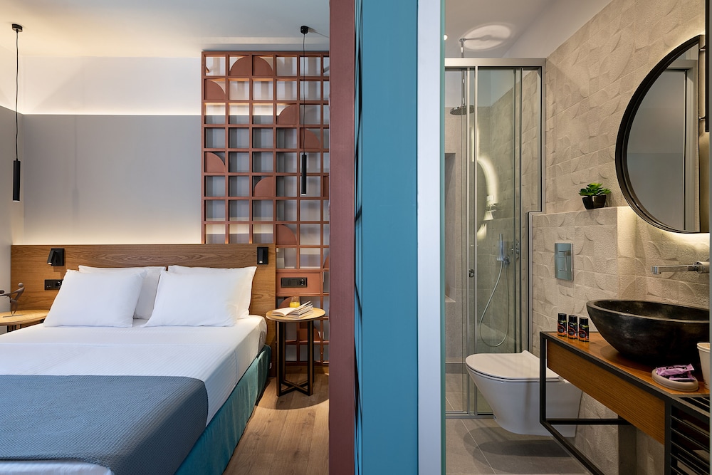 Comfort Room (Connecting)