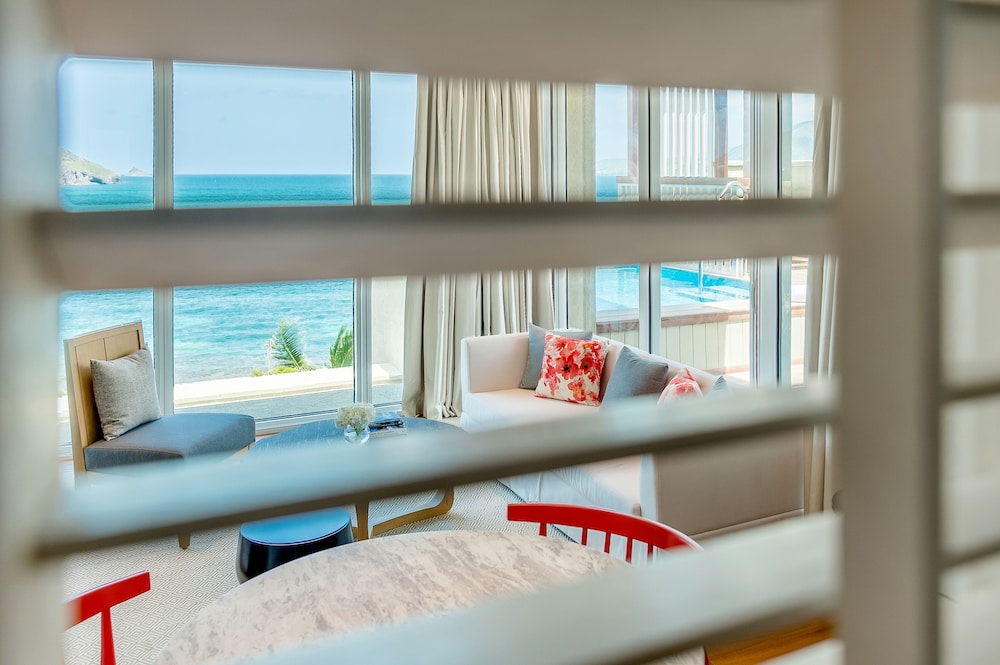 Suite, Pool Access (plunge Pool)