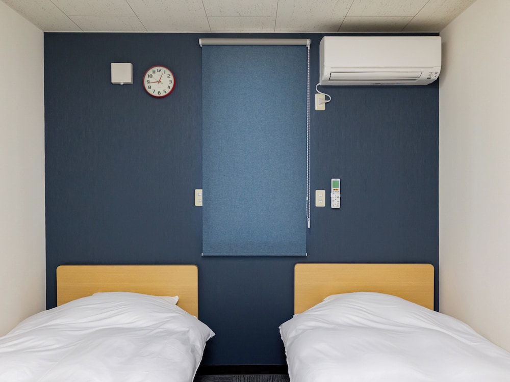 Twin Room, Non Smoking - Photo 8