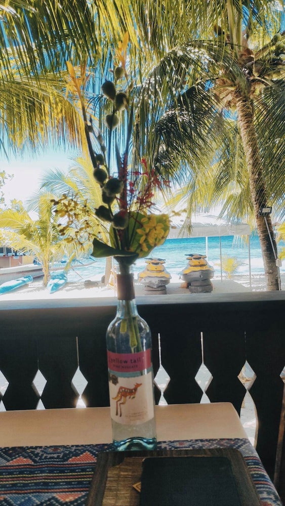 Beachfront Cabana - Photo 2
