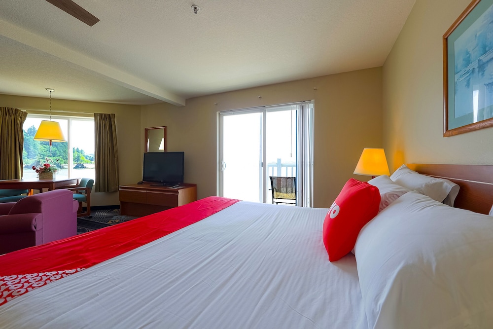 Luxury Suite, 1 King Bed, Jetted Tub, Ocean View photo 3