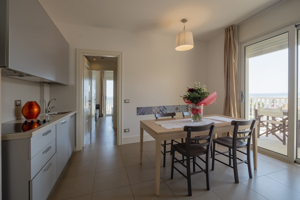 Suite, Balcony, Sea View - Photo 10