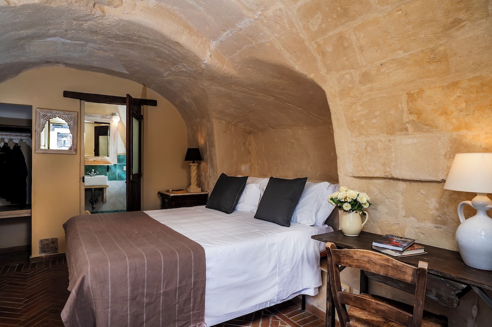 Traditional Double Room, City View - Photo 11