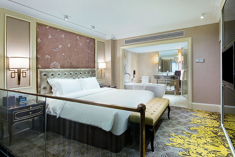 Junior Loft, 1 King Bed, Club Lounge Access (Lounge Access) photo 1