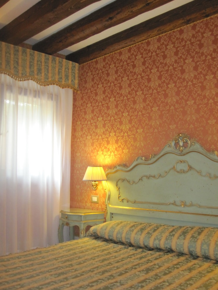 Junior Quadruple Room, Non Smoking photo 3