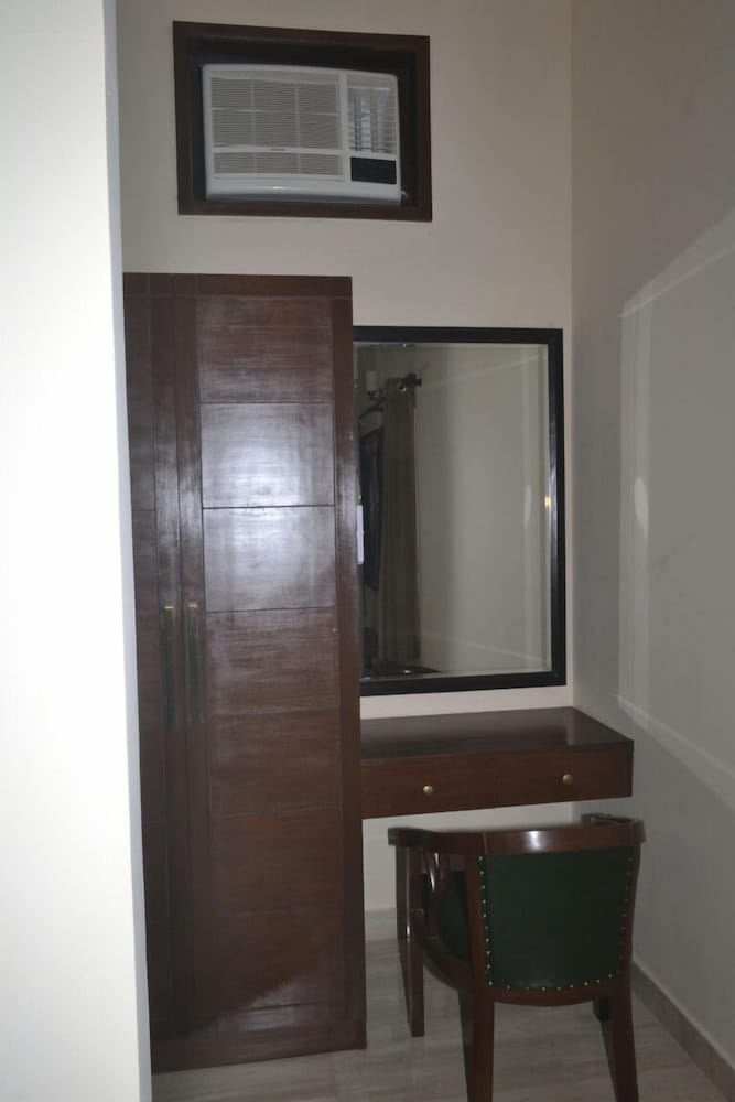Deluxe Room - Photo 5