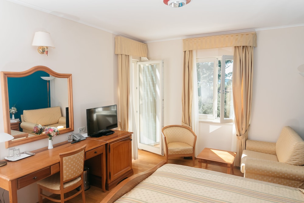 Double Room, Balcony, Sea View photo 1