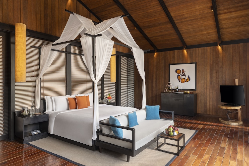 Deluxe Villa King Bed photo