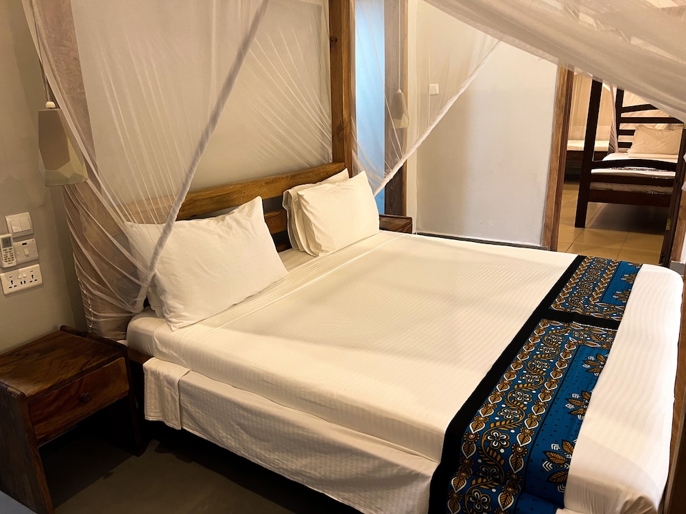 Deluxe Quadruple Room, 2 Bedrooms, Ensuite, Partial Ocean View