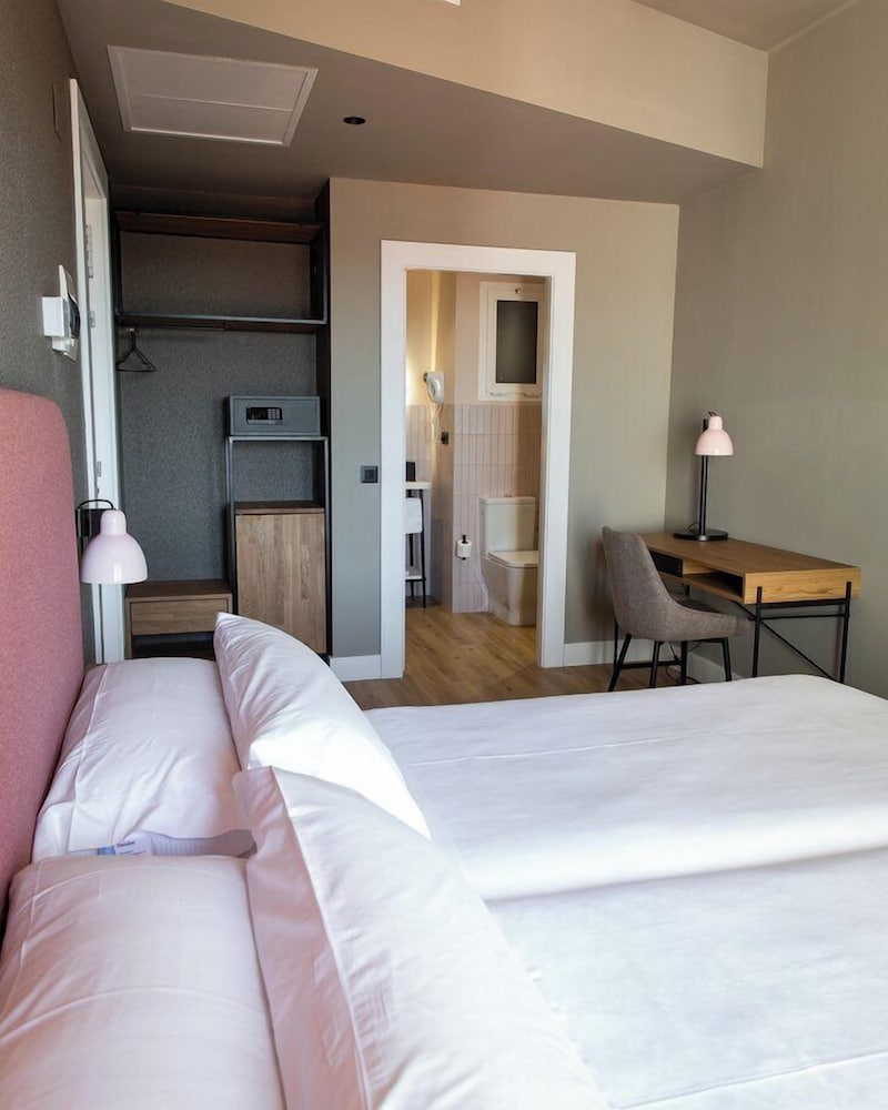 Double or Twin Room, Balcony, Pool View photo 3