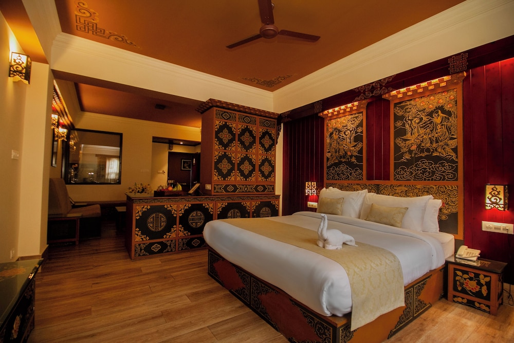 Vajra Suite with Bathtub photo 1