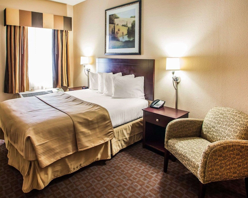 Room, 1 Queen Bed, Accessible, Non Smoking (Efficiency, Tub Accessible) photo 3