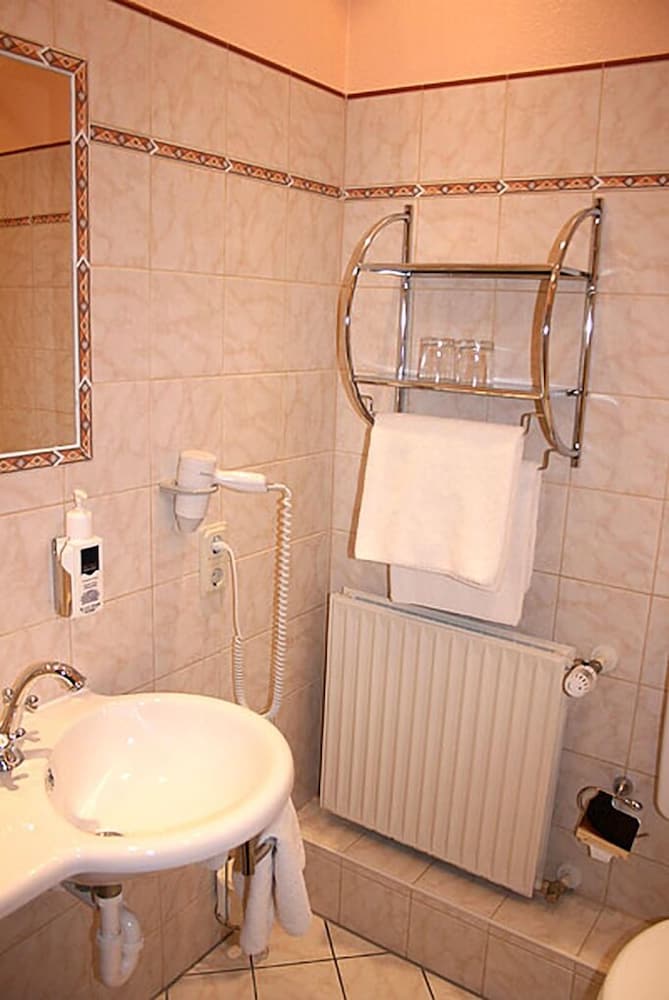 Standard Double or Twin Room photo 3