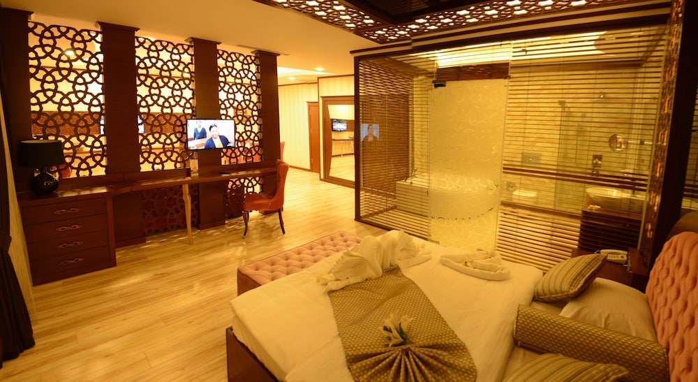 Royal Suite photo 1