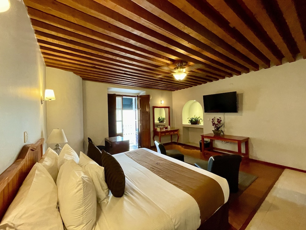 Luxury Room, 1 King Bed, City View photo 1