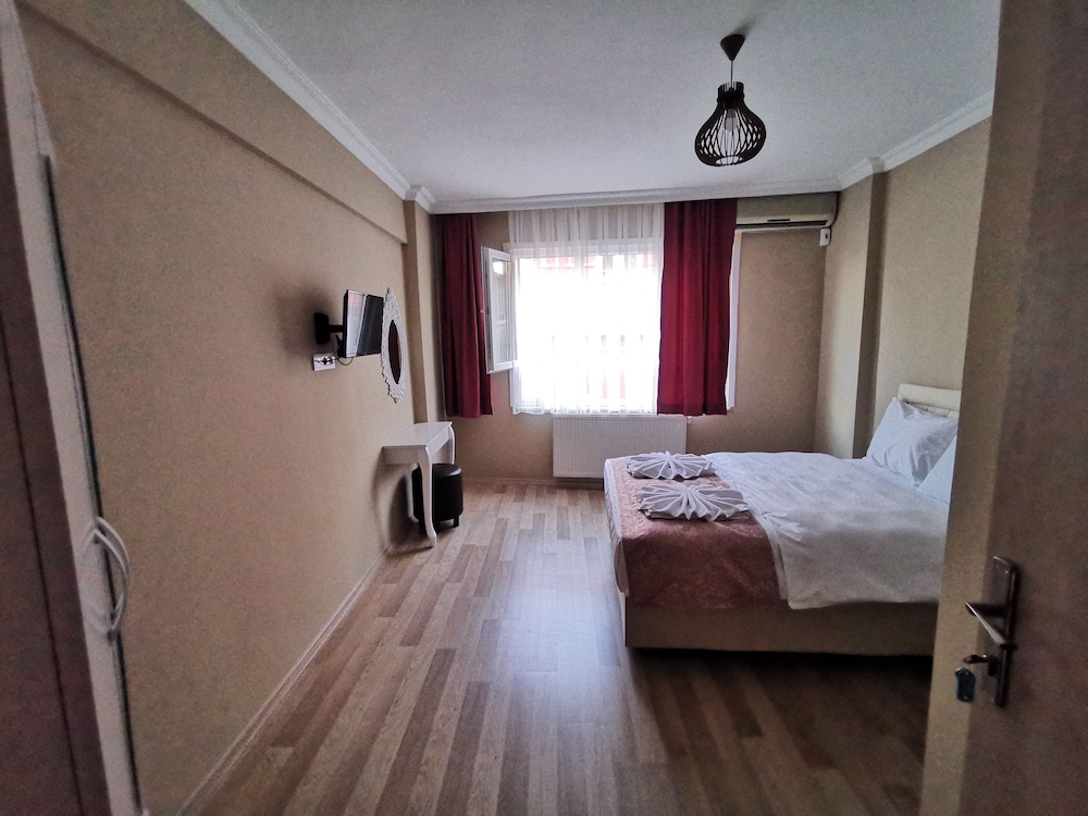 Deluxe Room, Partial Sea View photo 1