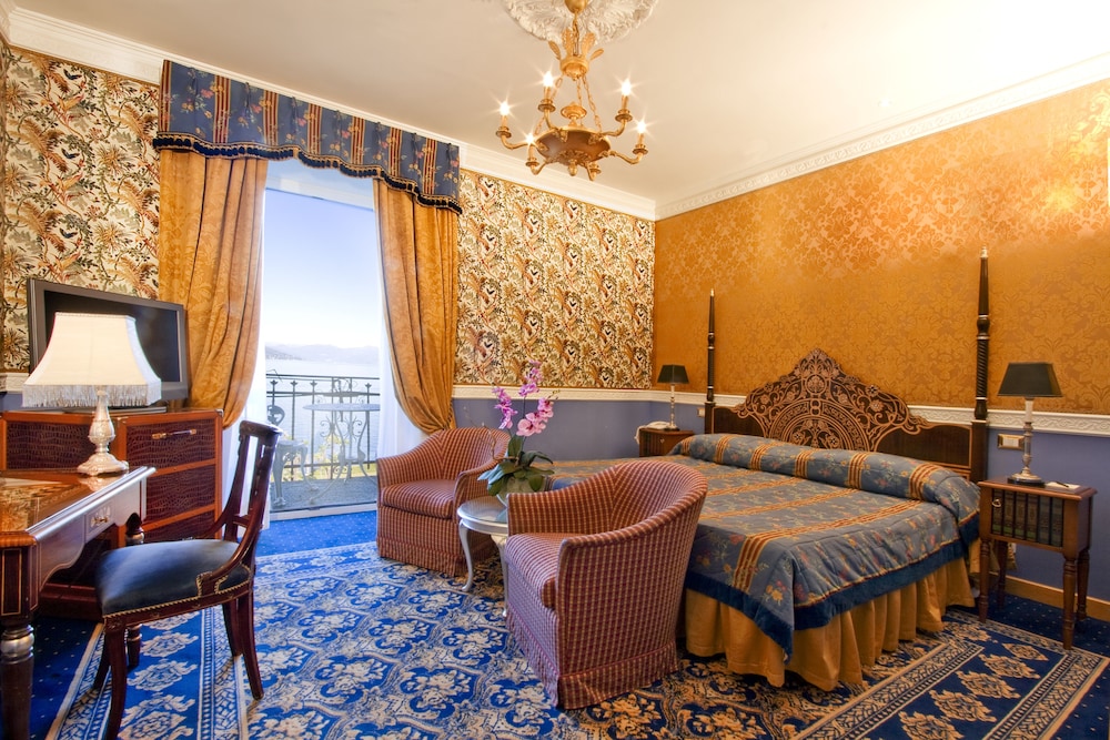Double or Twin Room, Private Bathroom, Lake View - Photo 1
