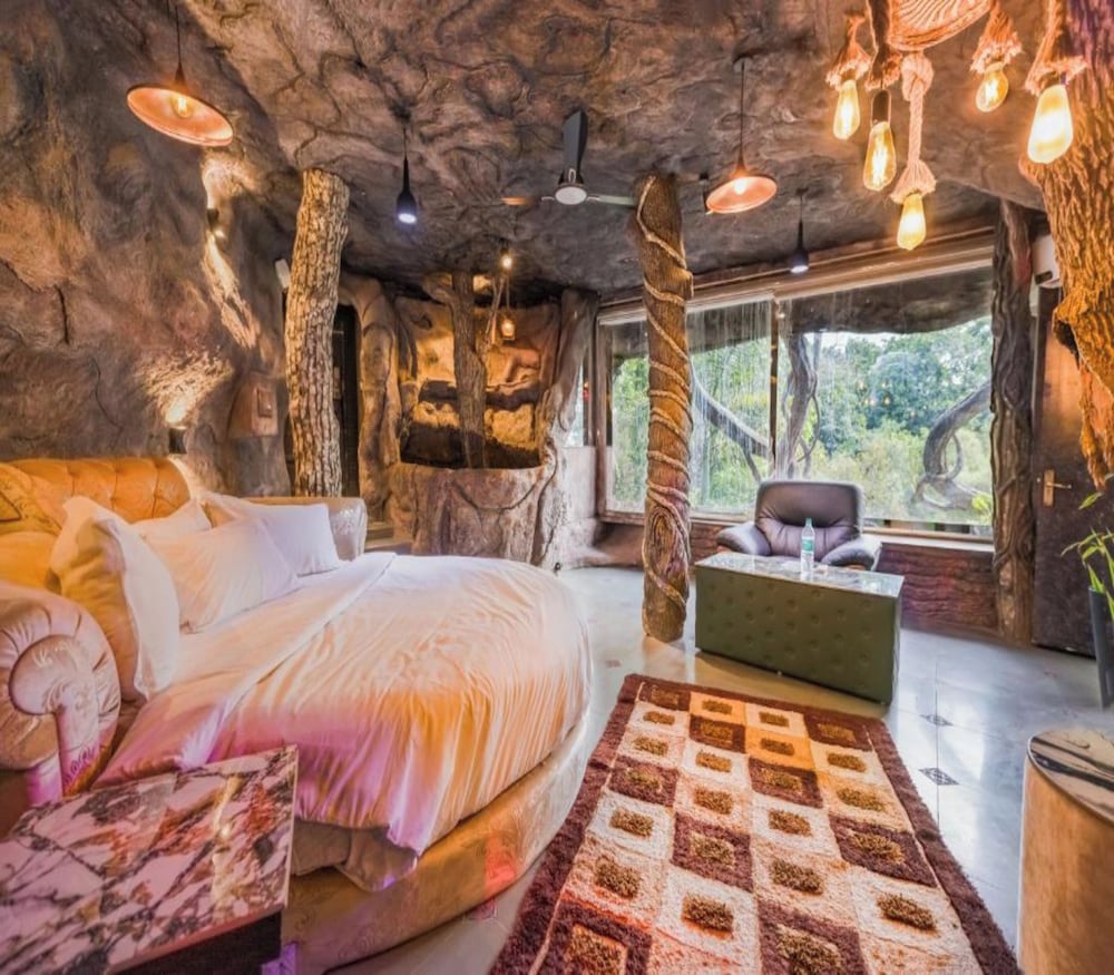 Traditional Villa, 1 King Bed, Bathtub, Park View
