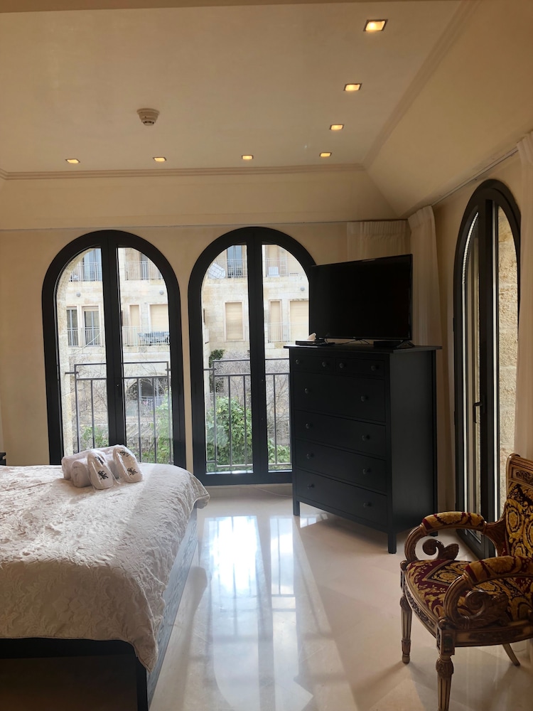Classic Penthouse, 2 Bedrooms, Garden View, Garden Area photo 2