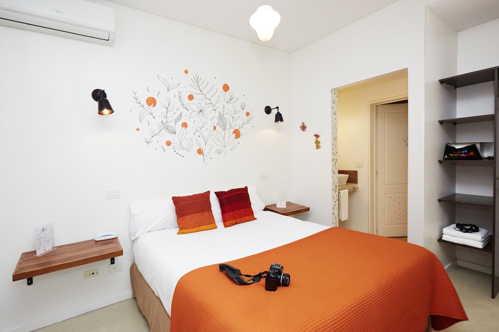 City Double Room, 1 Queen Bed photo 1