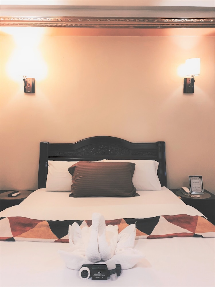 Deluxe Room, 1 Queen Bed photo 3
