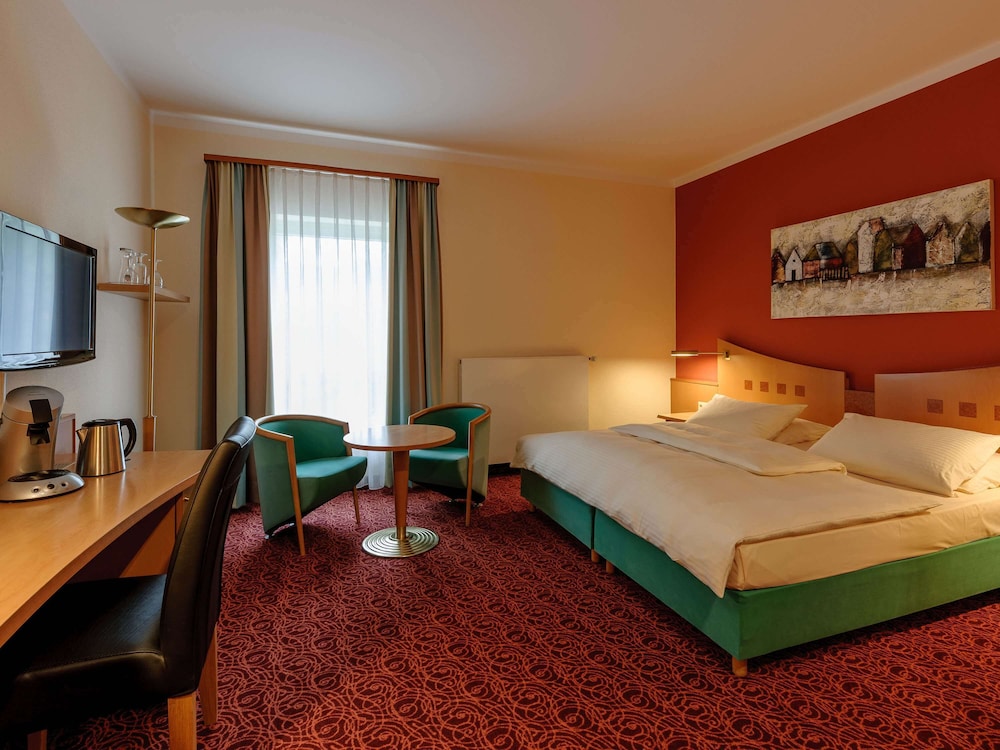Standard Room, Multiple Beds - Photo 3