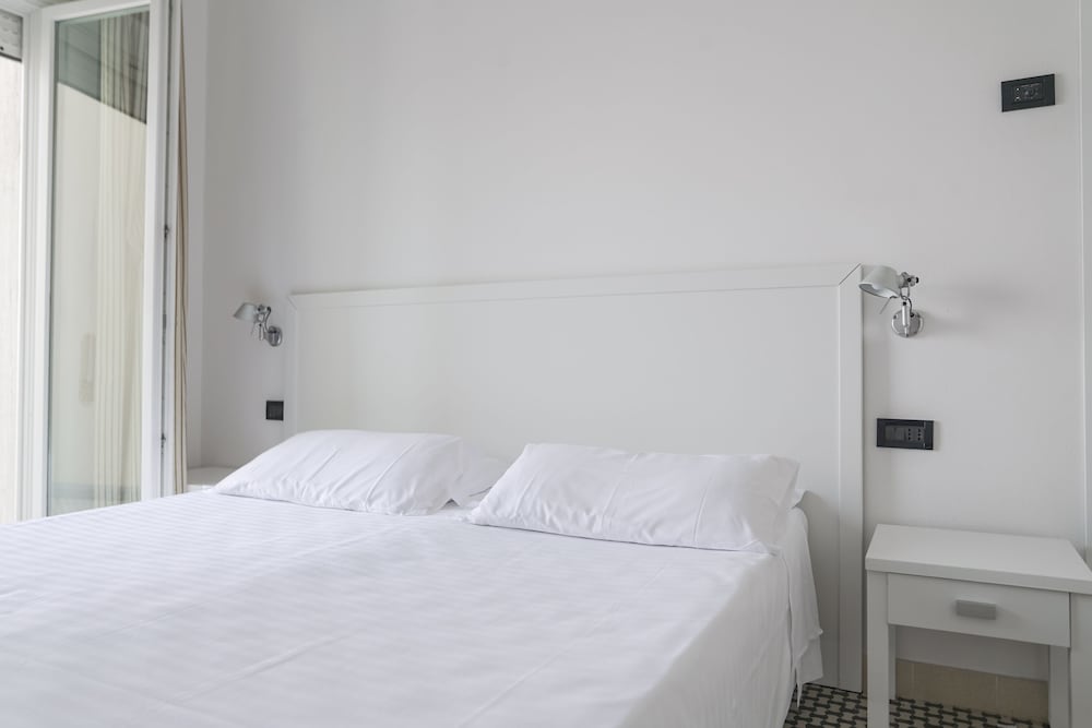 Double Room, Sea View - Photo 4