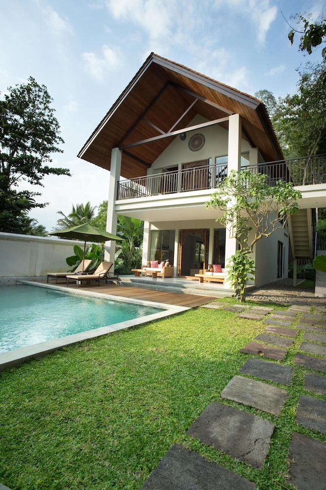 Duplex Royal Pool Villa thumbnail 5