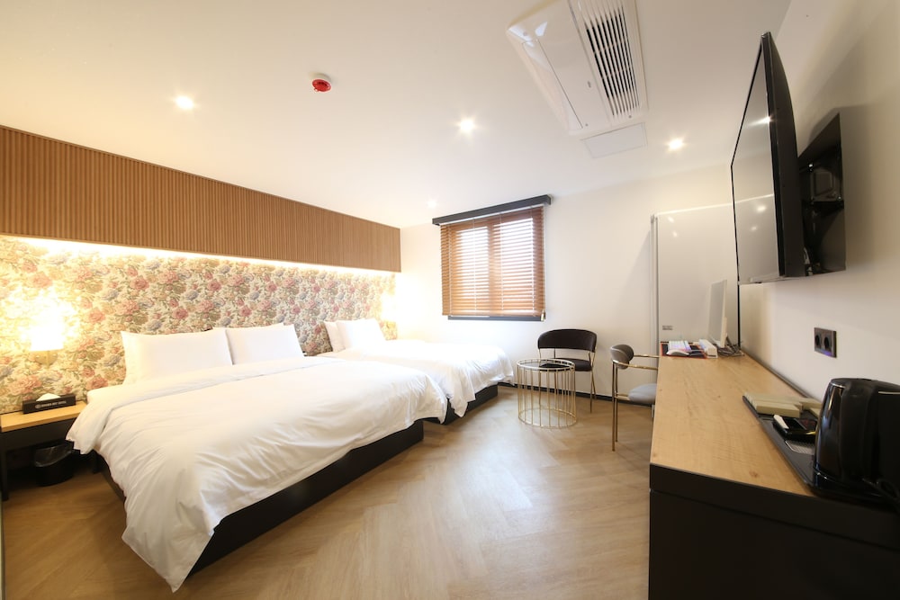 Deluxe Twin Room, Partial Ocean View