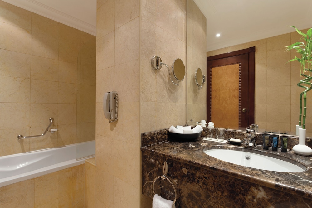Junior Suite, 1 King Bed - Photo 4