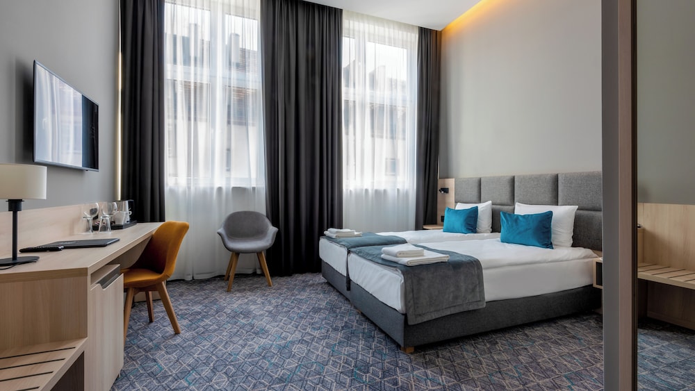Deluxe Double Room, 2 Twin Beds (4*) - Photo 1