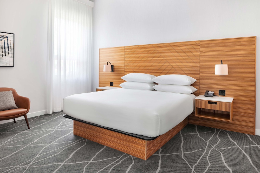 Suite, 1 Bedroom - Photo 1