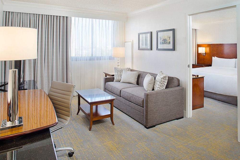 Executive Suite, 1 Bedroom - Photo 1